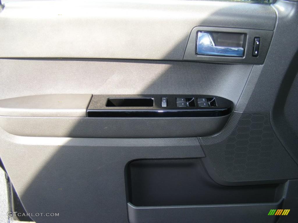 2008 Ford Escape Limited 4WD Charcoal Door Panel Photo #40873866