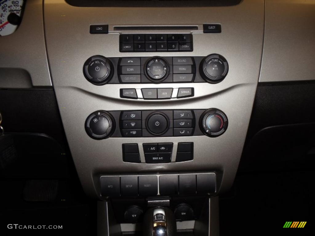 2008 Ford Focus SES Sedan Controls Photo #40874010