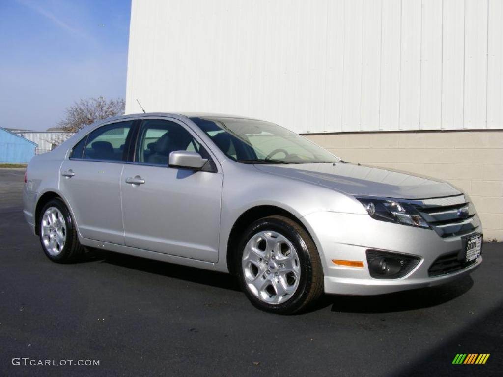 2010 Fusion SE V6 - Brilliant Silver Metallic / Charcoal Black photo #3