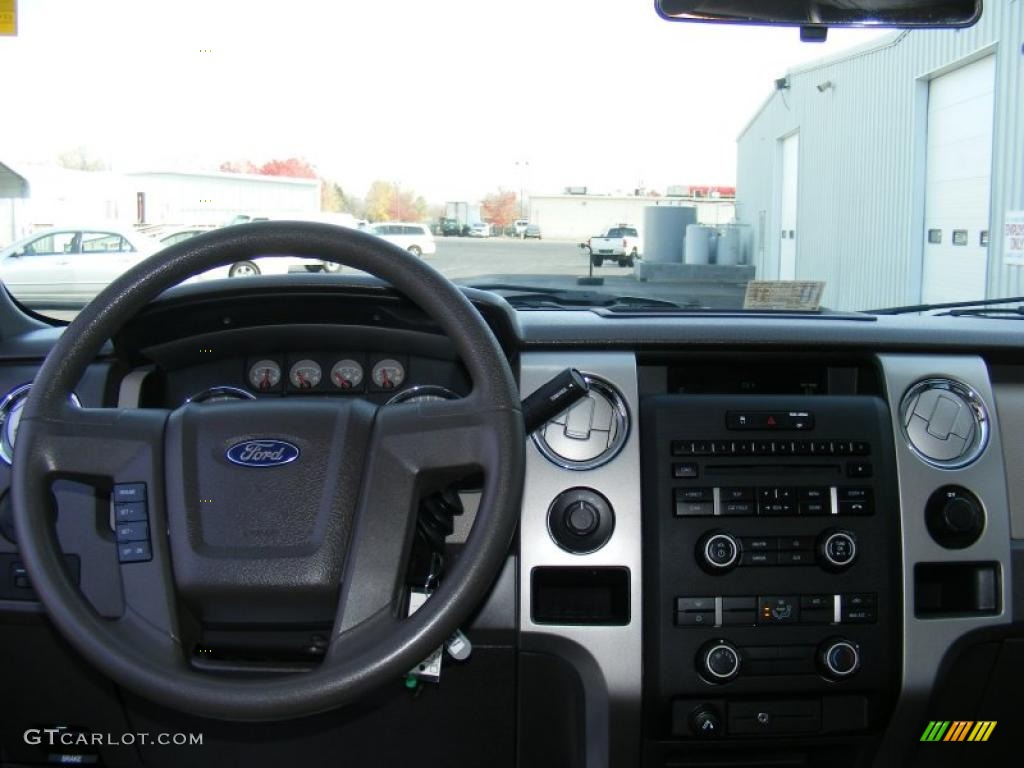 2010 Ford F150 XLT SuperCrew 4x4 Medium Stone Dashboard Photo #40876438