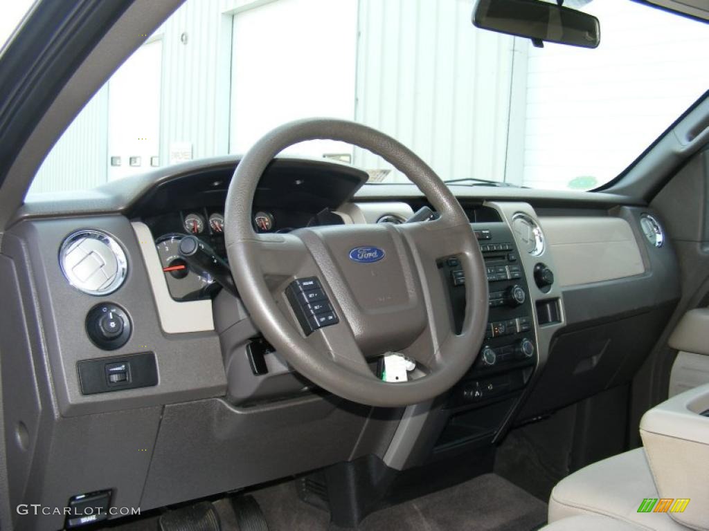 Medium Stone Interior 2010 Ford F150 XLT SuperCrew 4x4 Photo #40876470