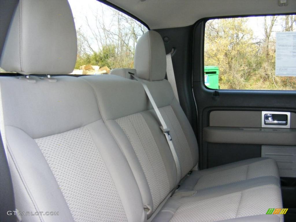 Medium Stone Interior 2010 Ford F150 XLT SuperCrew 4x4 Photo #40876670