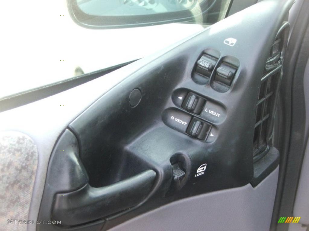 2000 Chrysler Grand Voyager Standard Grand Voyager Model Controls Photos