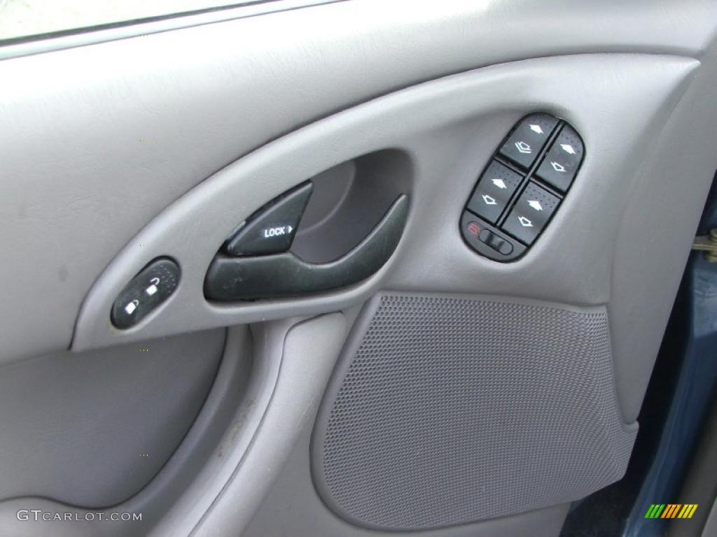 2000 Ford Focus SE Wagon Controls Photo #40877514