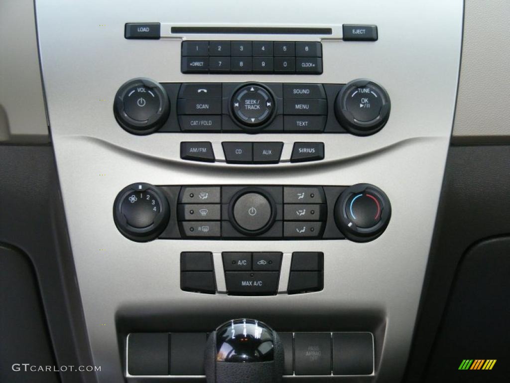 2008 Ford Focus S Sedan Controls Photo #40877746