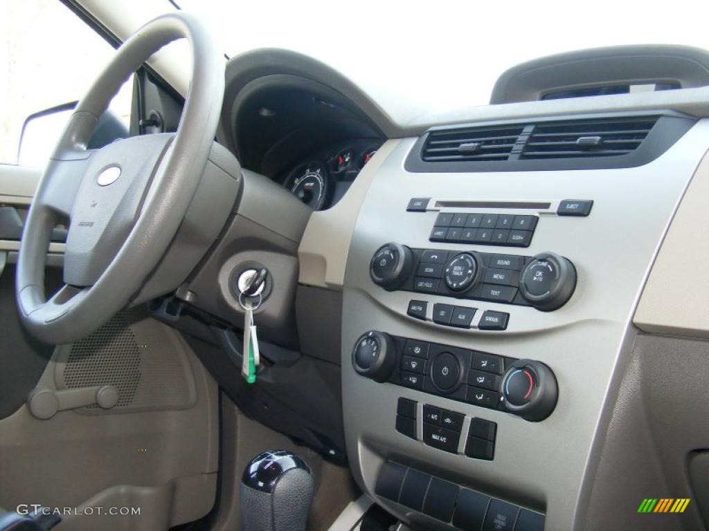 2008 Ford Focus S Sedan Controls Photo #40877810