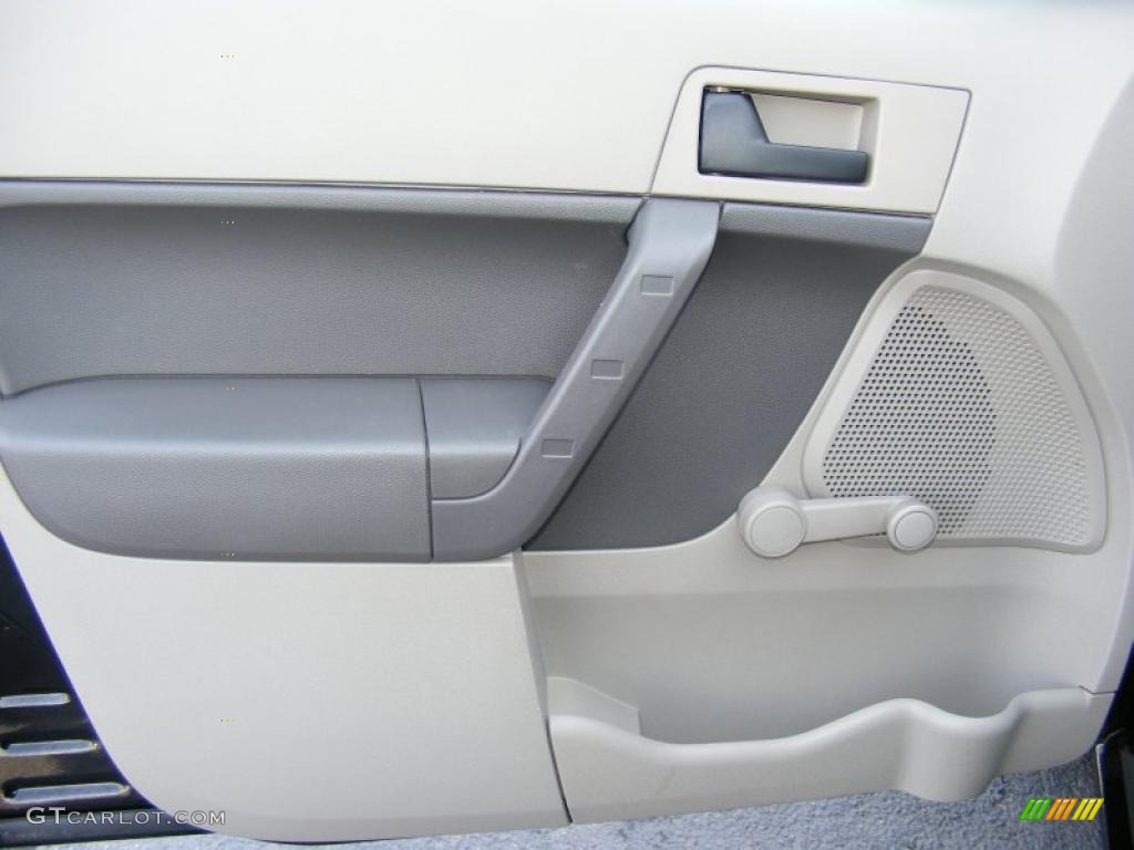2008 Ford Focus S Sedan Door Panel Photos