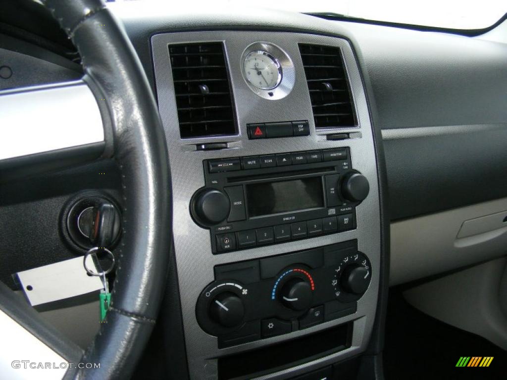 2007 Chrysler 300 Touring Controls Photo #40877946