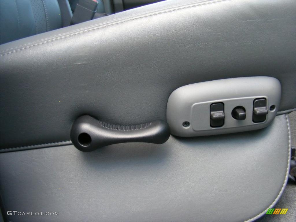 2008 Dodge Ram 2500 Laramie Quad Cab 4x4 Controls Photo #40878342