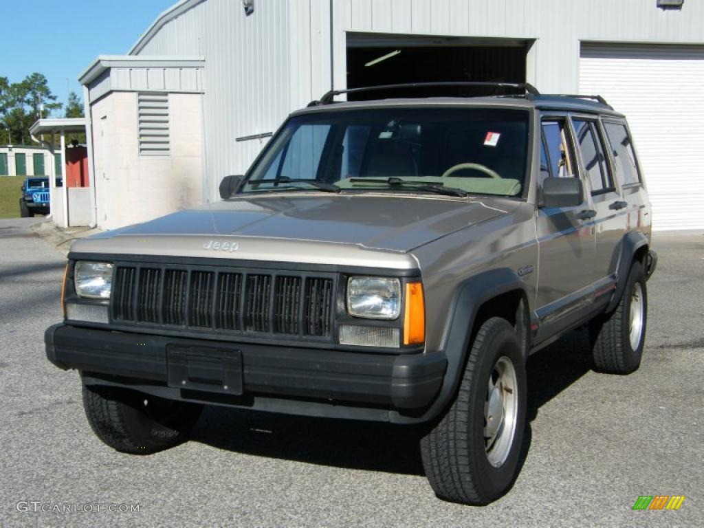 1994 Cherokee Sport - Light Champagne Beige Metallic / Beige photo #1