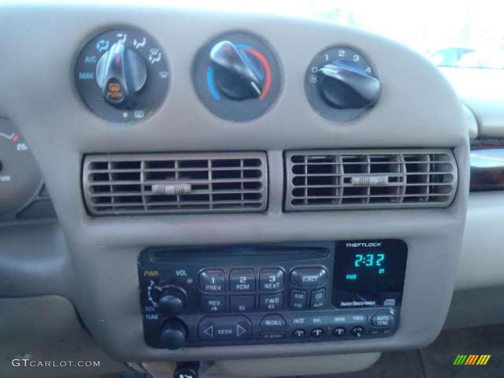 1999 Lumina LS - Bright White / Neutral photo #9