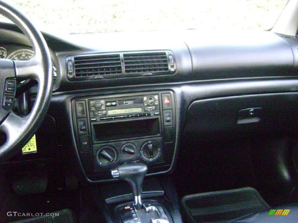 2001 Passat GLS Sedan - Black Magic Pearl / Beige photo #7