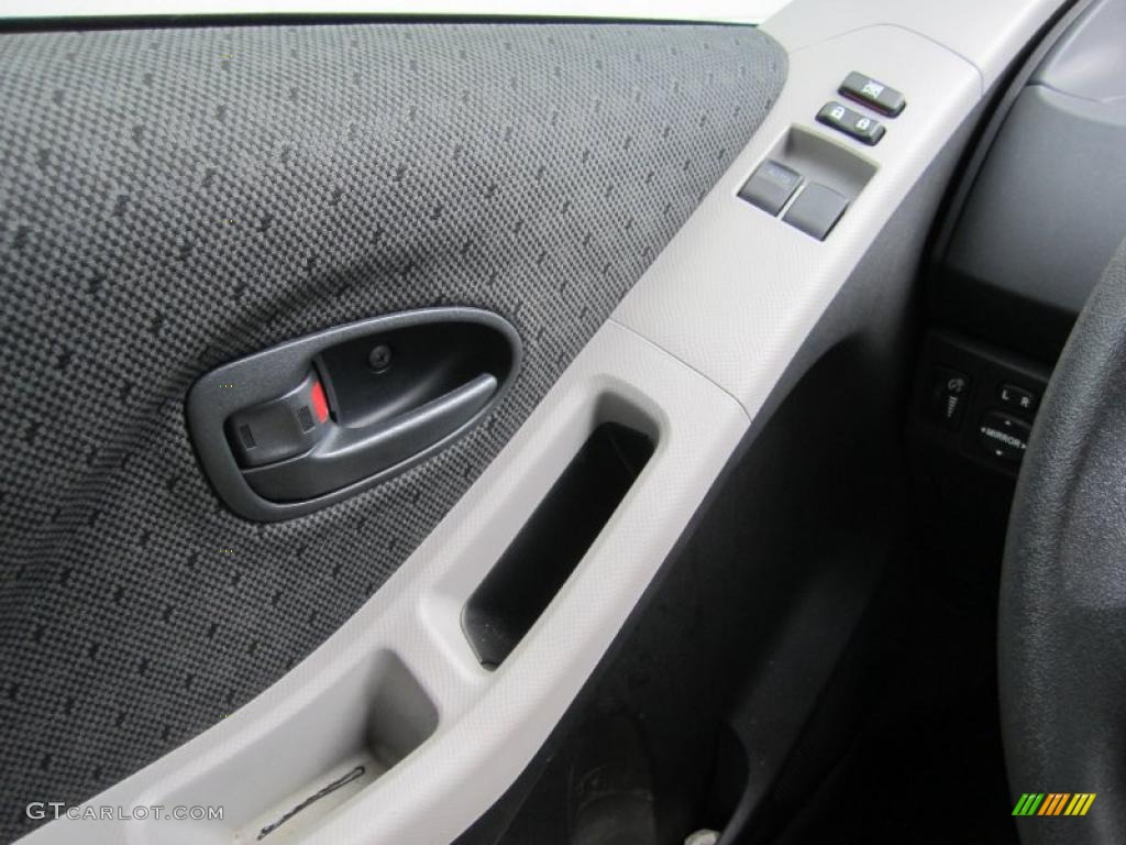 2010 Yaris RS 3 Door Liftback - Silver Streak Mica / Dark Charcoal photo #19