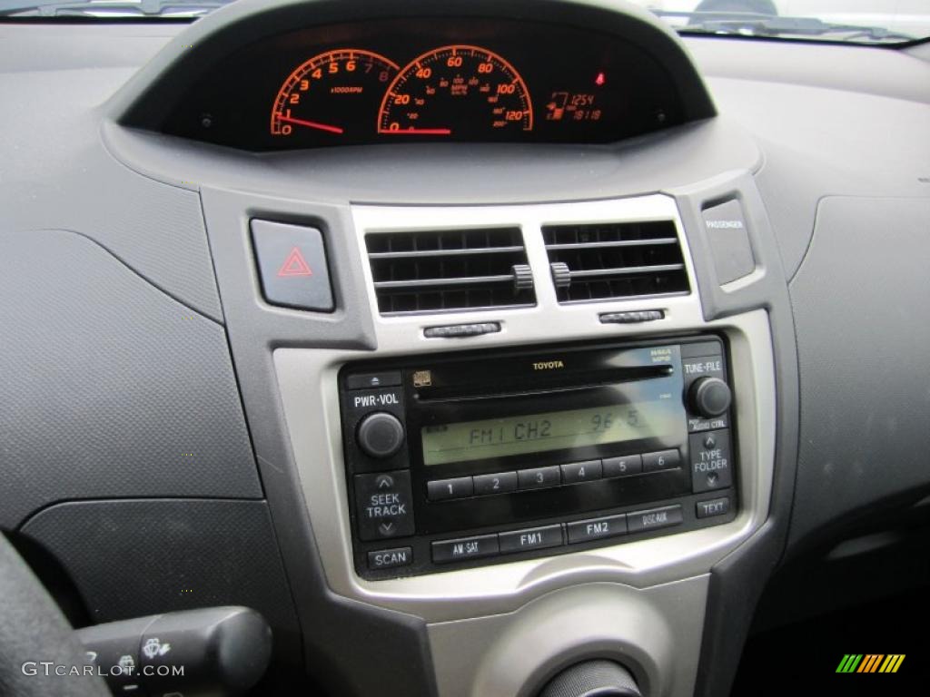 2010 Toyota Yaris RS 3 Door Liftback Dashboard Photos