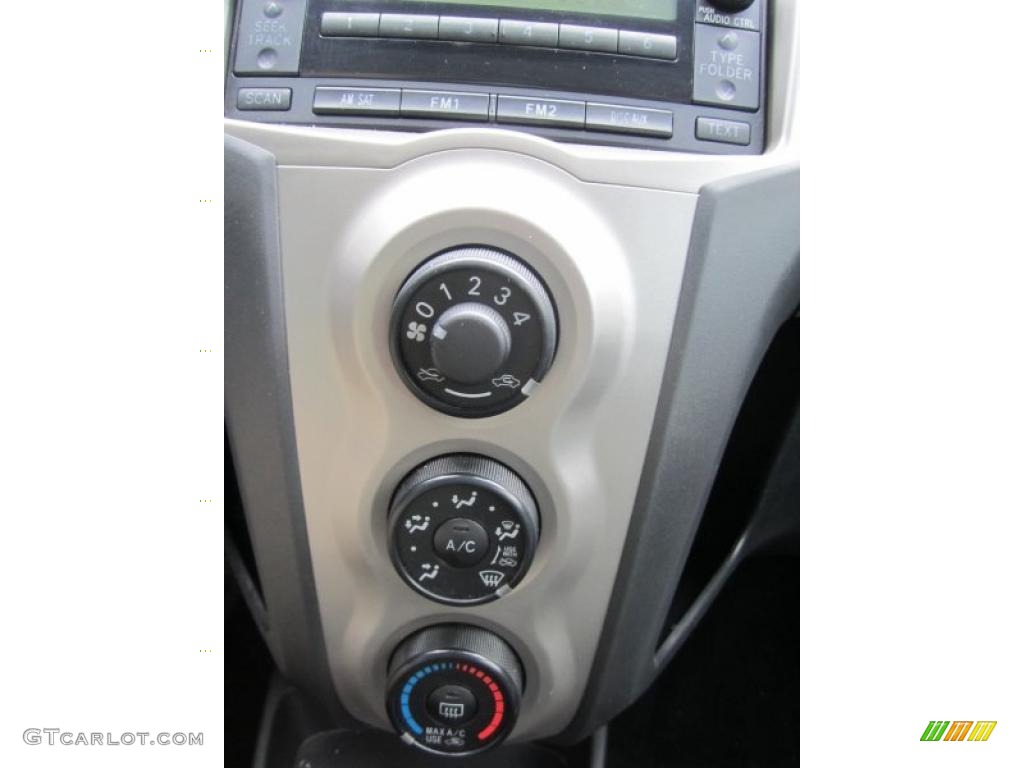 2010 Yaris RS 3 Door Liftback - Silver Streak Mica / Dark Charcoal photo #22
