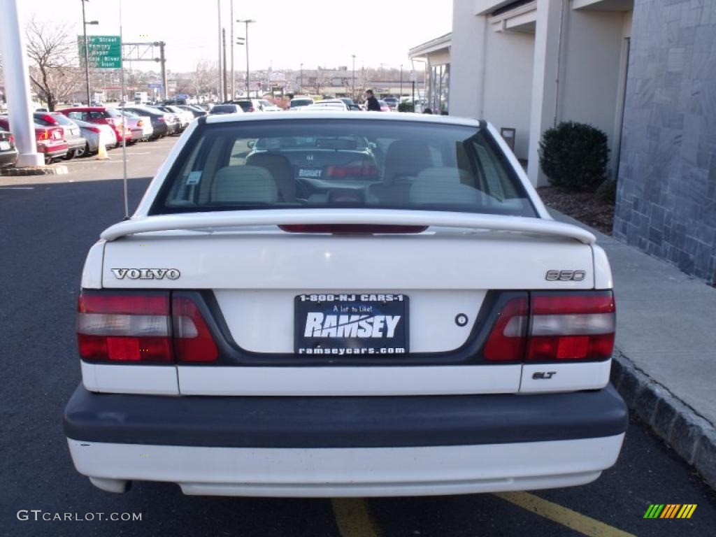 1995 850 Sedan - White / Taupe photo #4