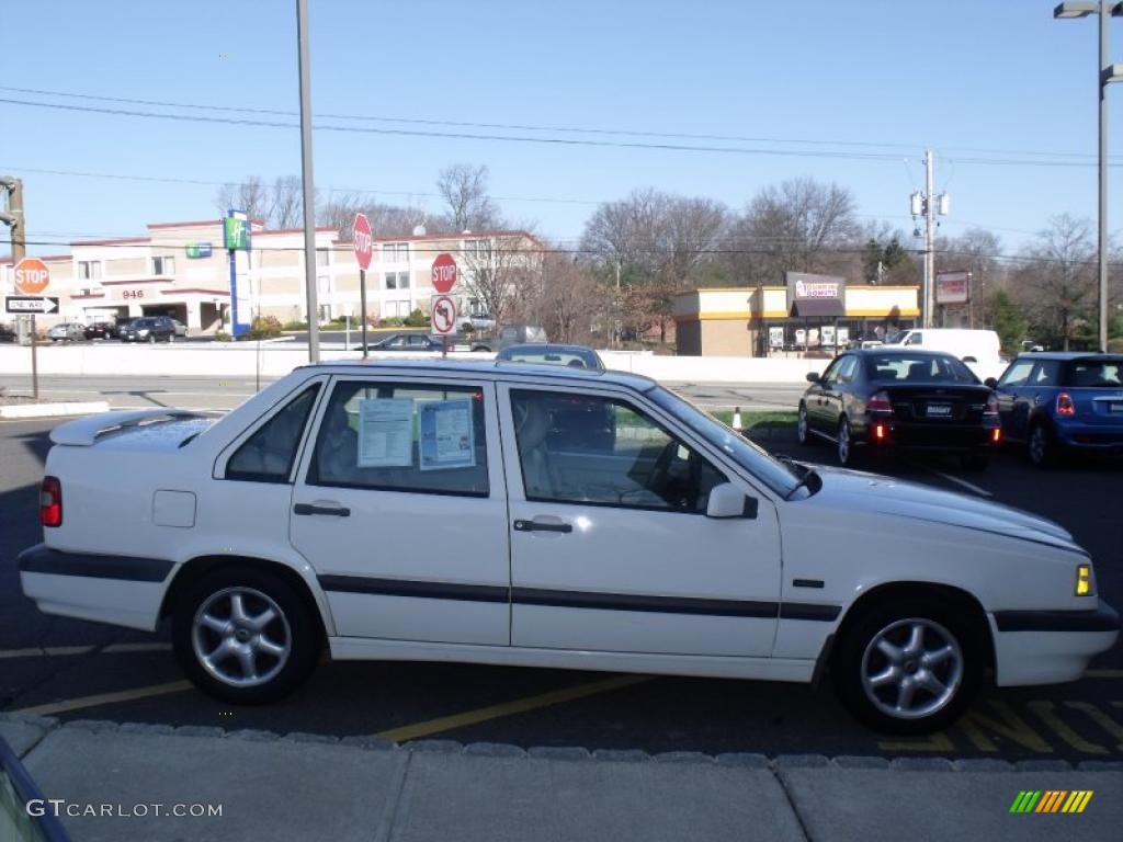 1995 850 Sedan - White / Taupe photo #6