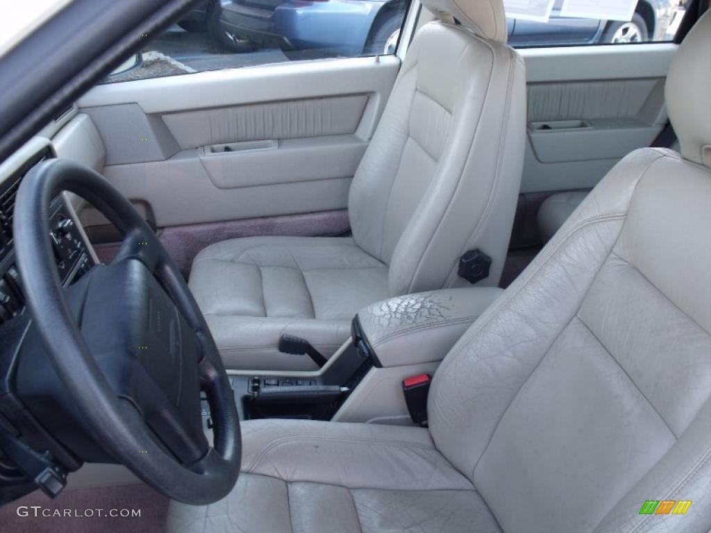 1995 850 Sedan - White / Taupe photo #9