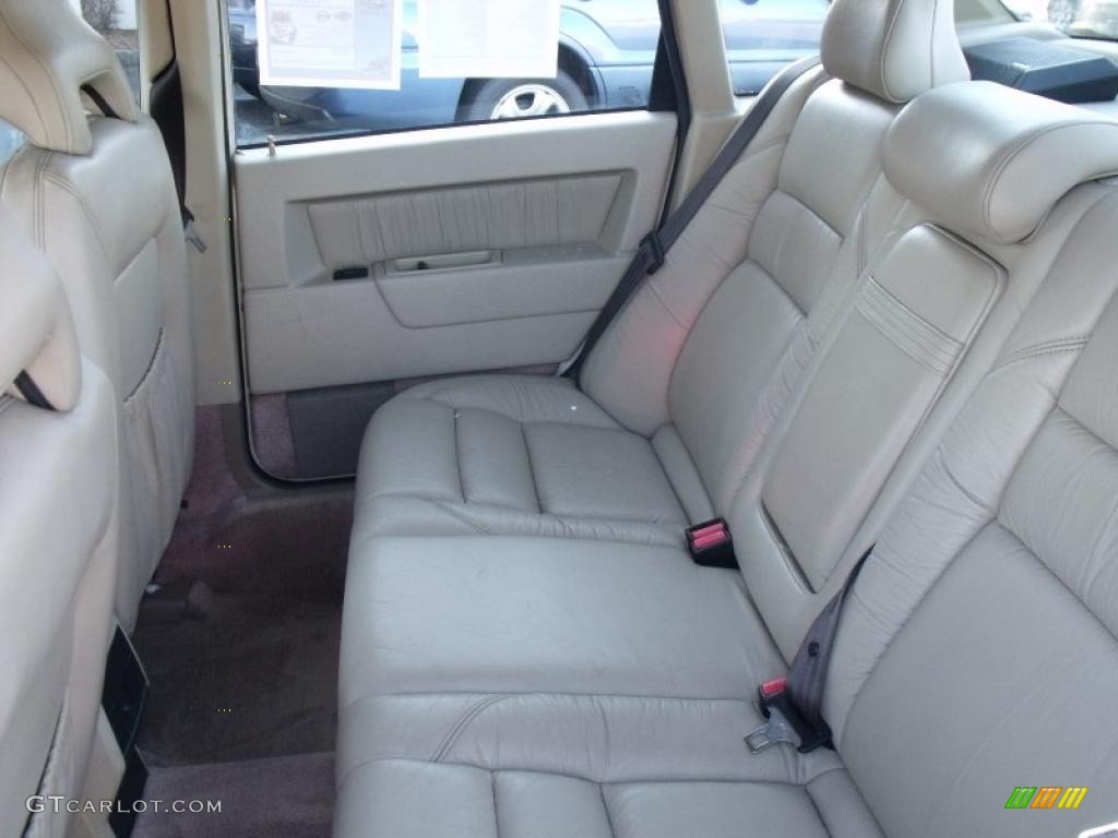 1995 850 Sedan - White / Taupe photo #10