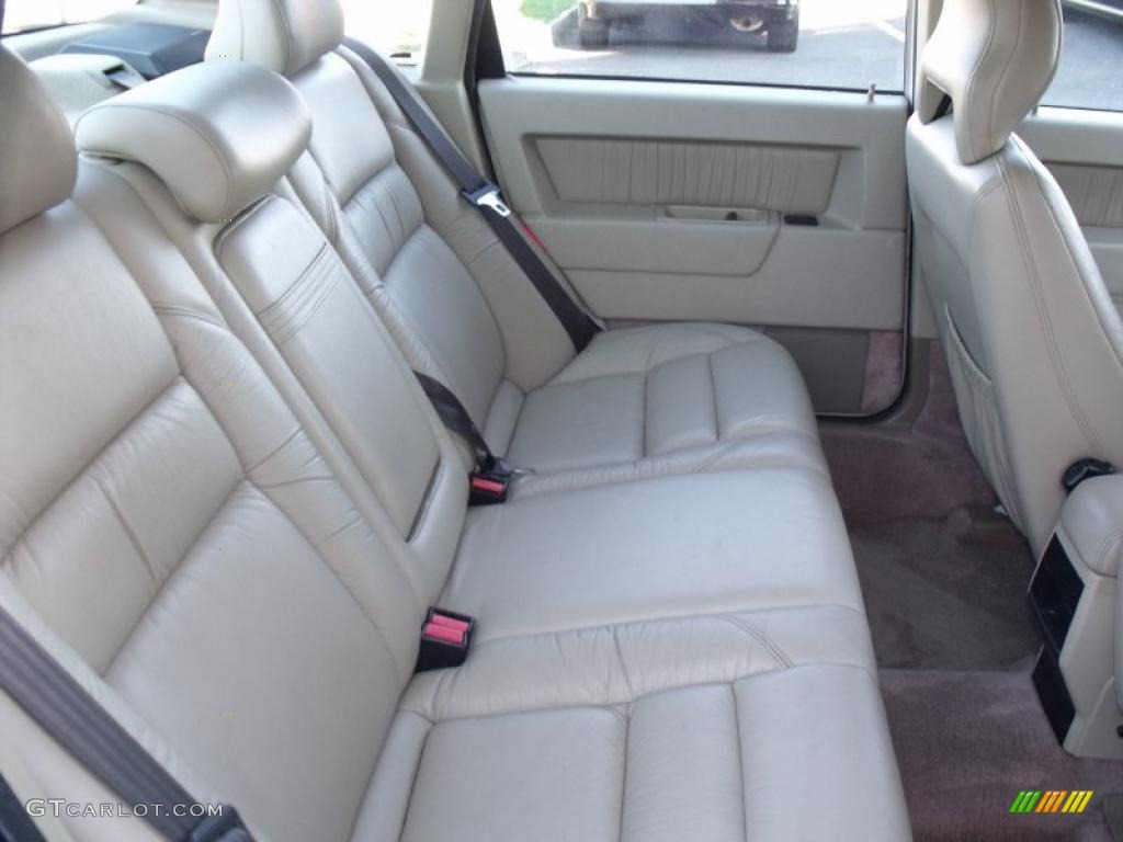 1995 850 Sedan - White / Taupe photo #11