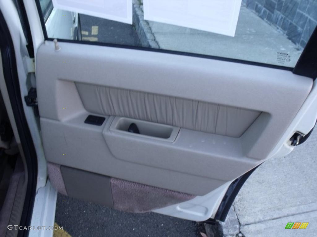 1995 850 Sedan - White / Taupe photo #14