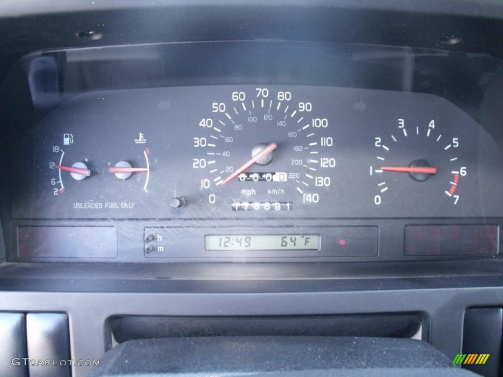 1995 850 Sedan - White / Taupe photo #17
