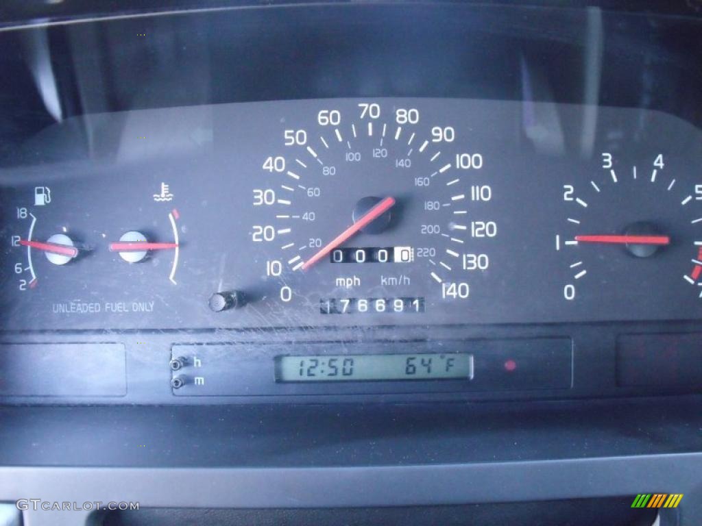 1995 850 Sedan - White / Taupe photo #18