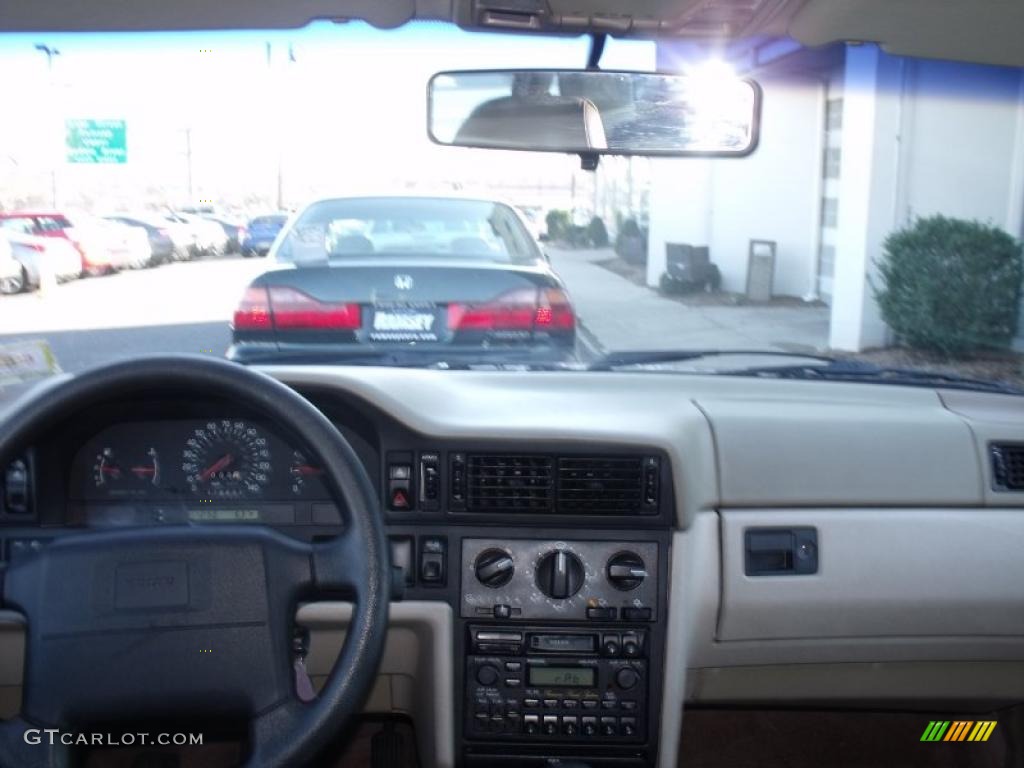 1995 850 Sedan - White / Taupe photo #19