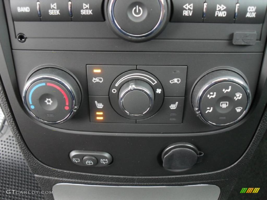 2011 Chevrolet HHR LT Controls Photo #40889129