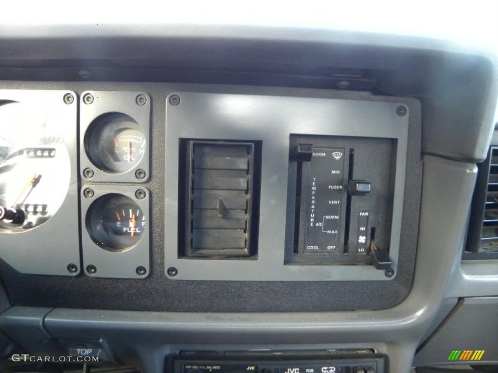 1986 Ford Mustang GT Convertible Controls Photo #40891217