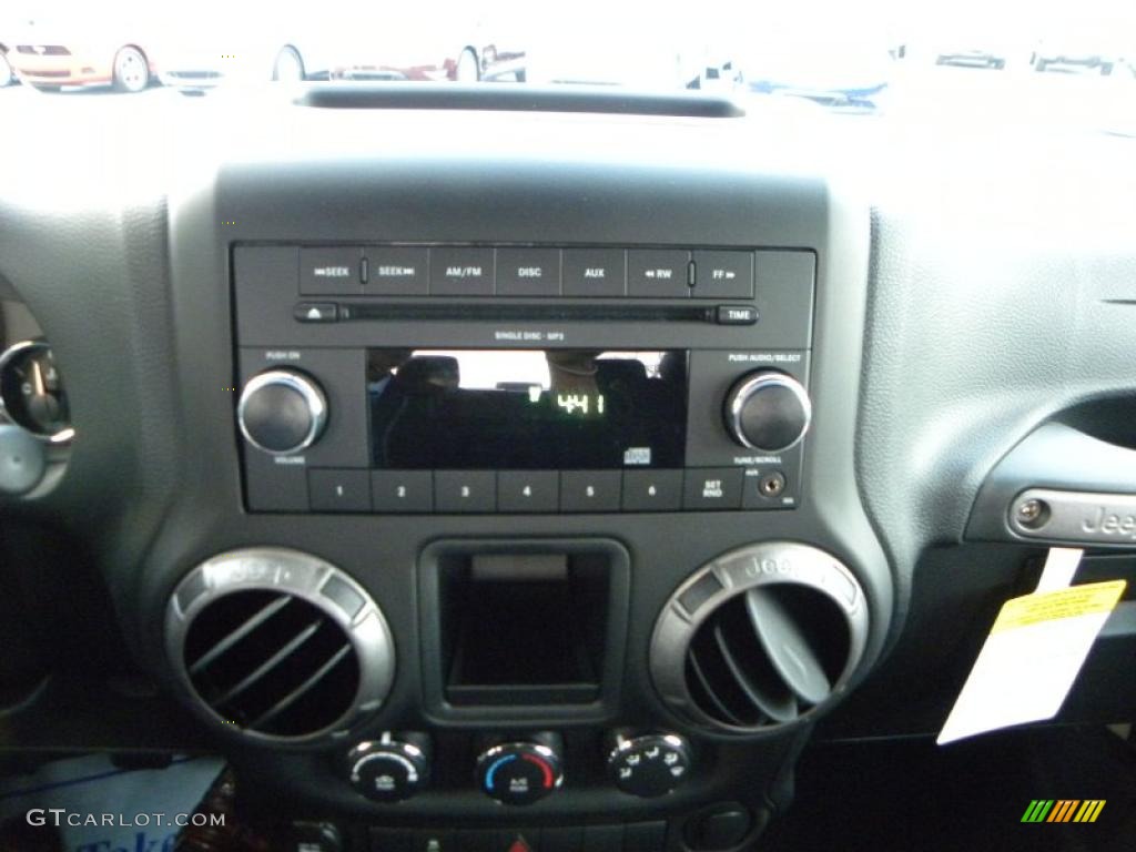 2011 Wrangler Sport 4x4 - Sahara Tan / Black photo #18