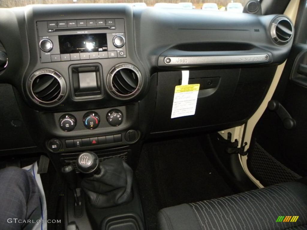 2011 Wrangler Sport 4x4 - Sahara Tan / Black photo #20