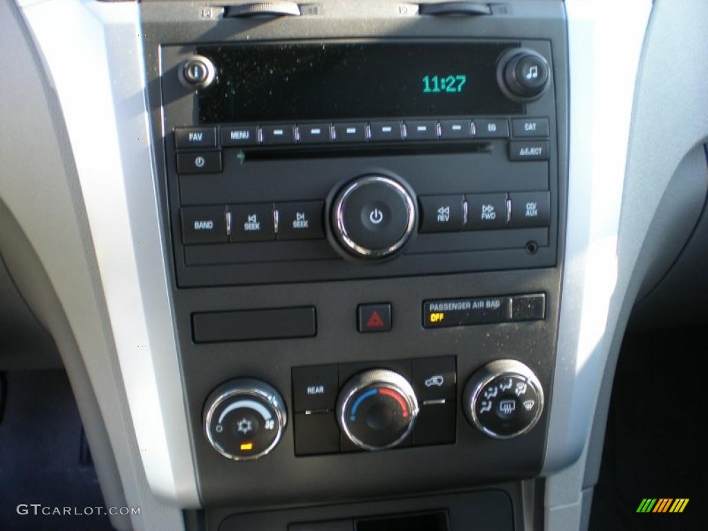 2011 Chevrolet Traverse LS Controls Photo #40895245