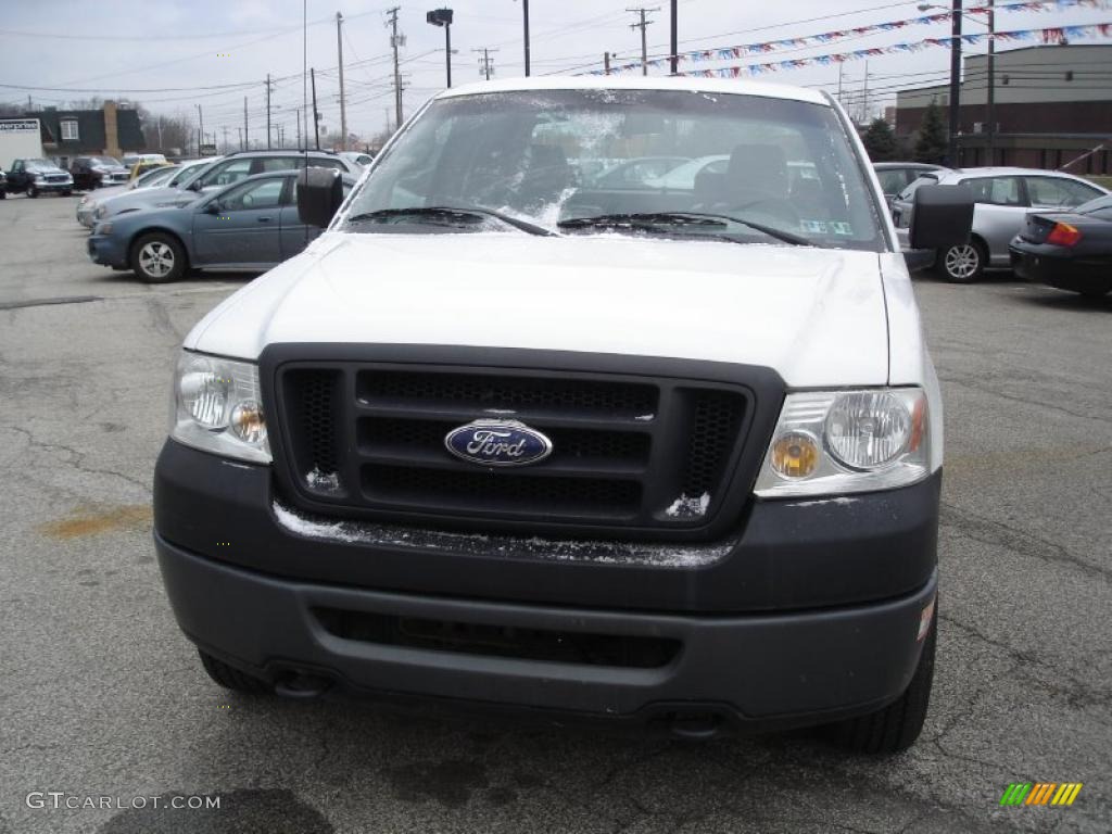 2006 F150 XL SuperCab 4x4 - Oxford White / Medium Flint photo #2