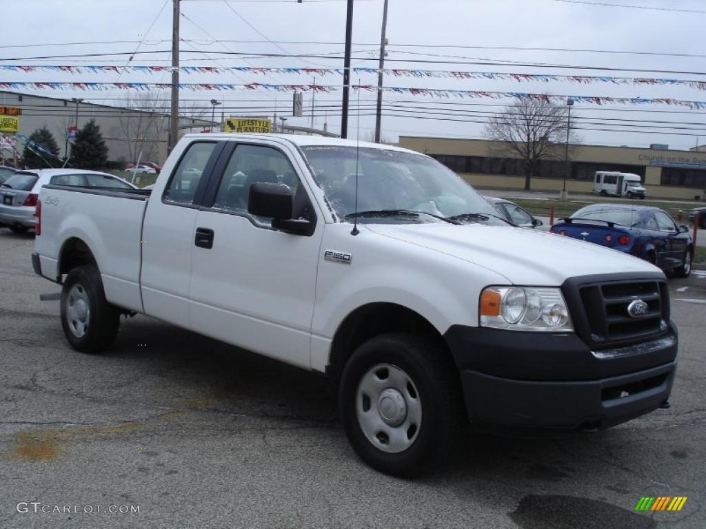 2006 F150 XL SuperCab 4x4 - Oxford White / Medium Flint photo #3