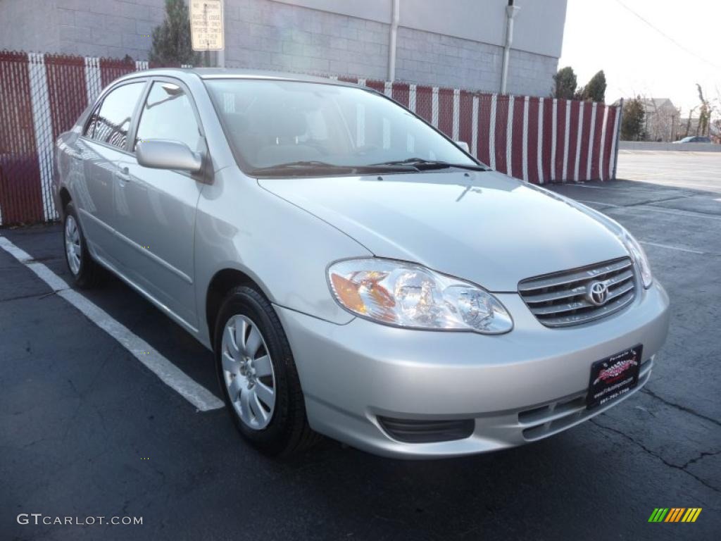 2004 Corolla LE - Lunar Mist Silver Metallic / Light Gray photo #2
