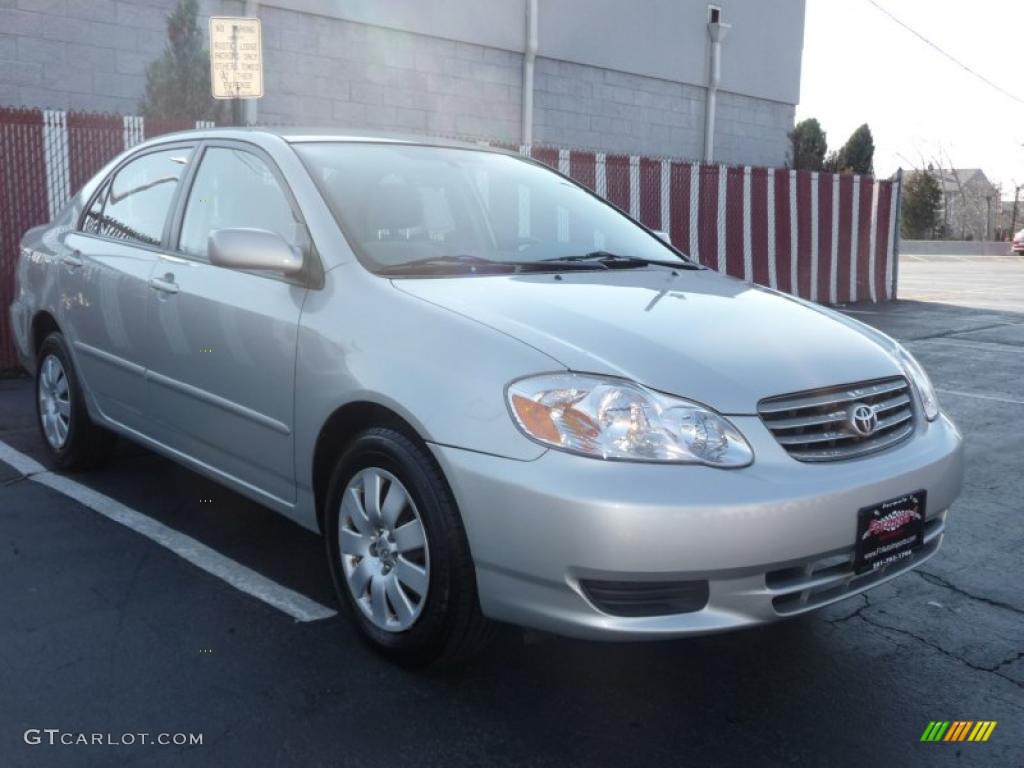 2004 Corolla LE - Lunar Mist Silver Metallic / Light Gray photo #12