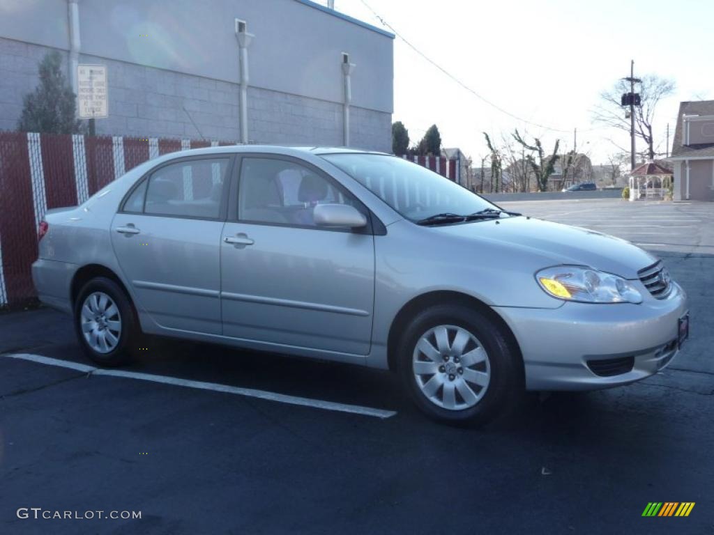 2004 Corolla LE - Lunar Mist Silver Metallic / Light Gray photo #13