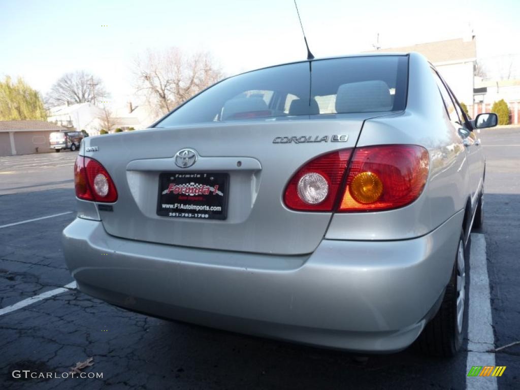 2004 Corolla LE - Lunar Mist Silver Metallic / Light Gray photo #14