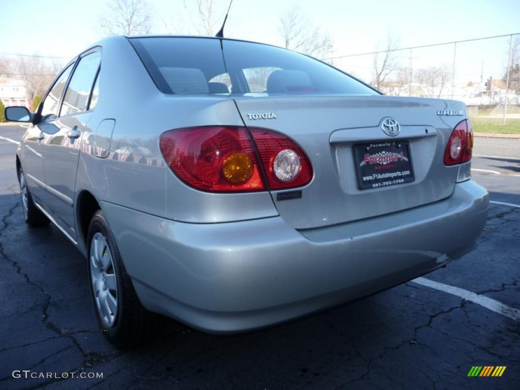 2004 Corolla LE - Lunar Mist Silver Metallic / Light Gray photo #15