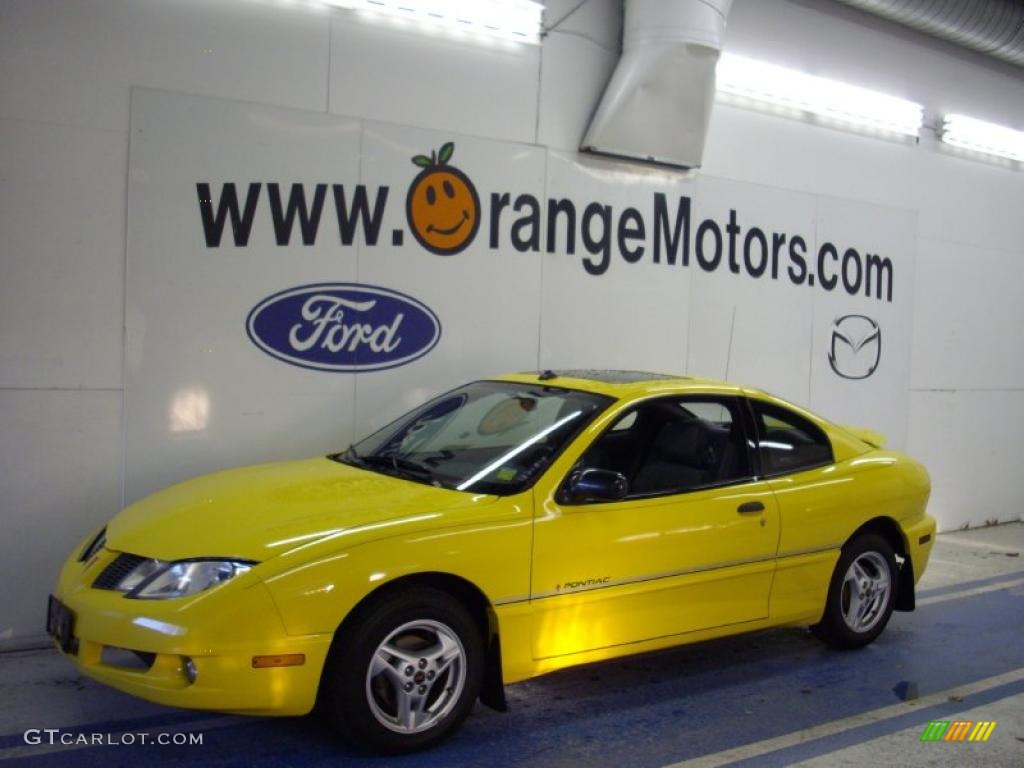 2004 Sunfire Coupe - Rally Yellow / Graphite photo #1