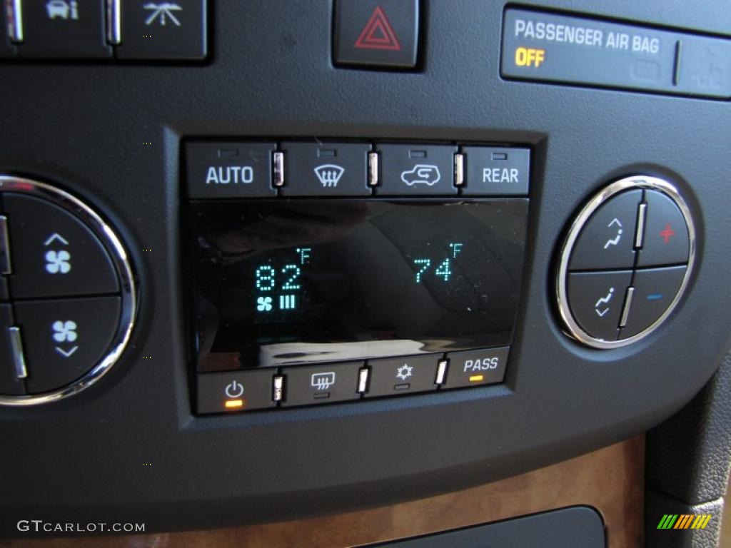 2011 Buick Enclave CX Controls Photo #40912825