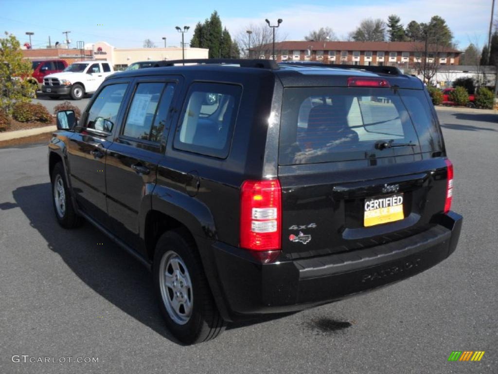 2010 Patriot Sport 4x4 - Brilliant Black Crystal Pearl / Dark Slate Gray photo #2