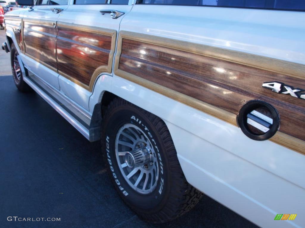 1991 Grand Wagoneer 4x4 - Bright White / Spice Beige photo #4