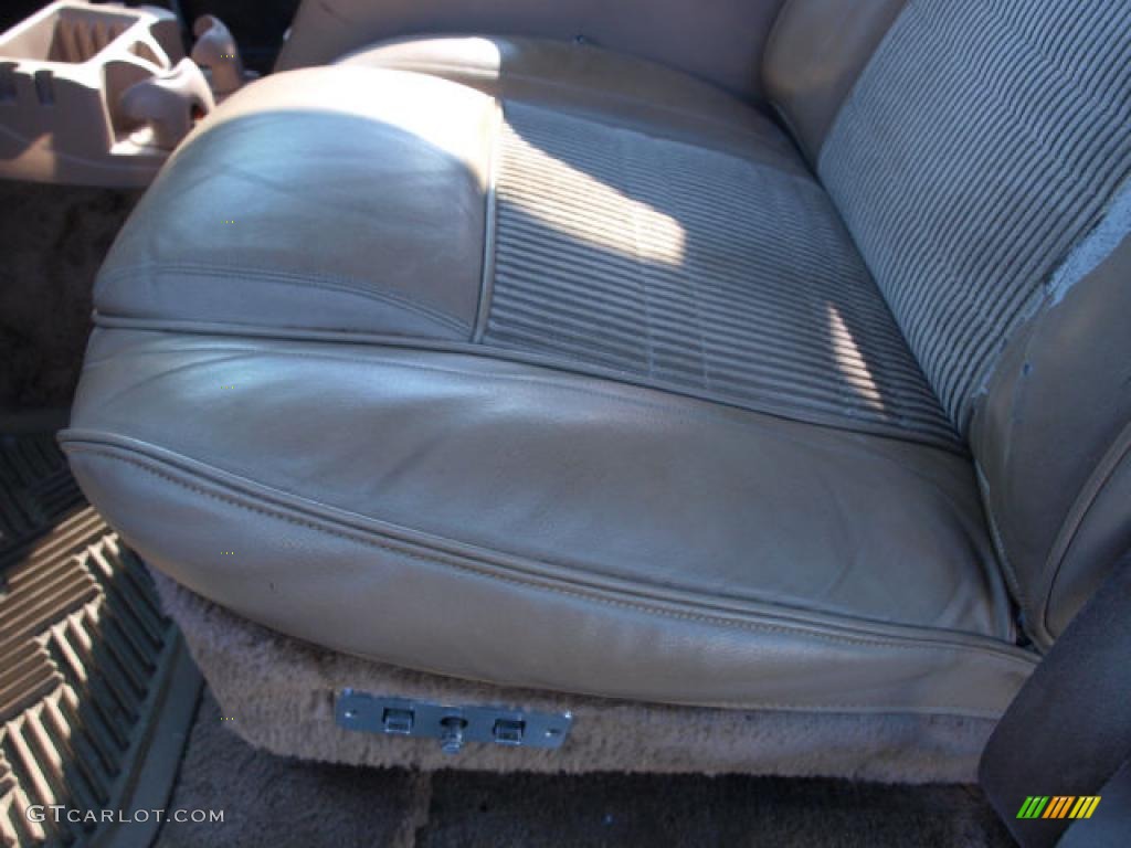 1991 Grand Wagoneer 4x4 - Bright White / Spice Beige photo #16