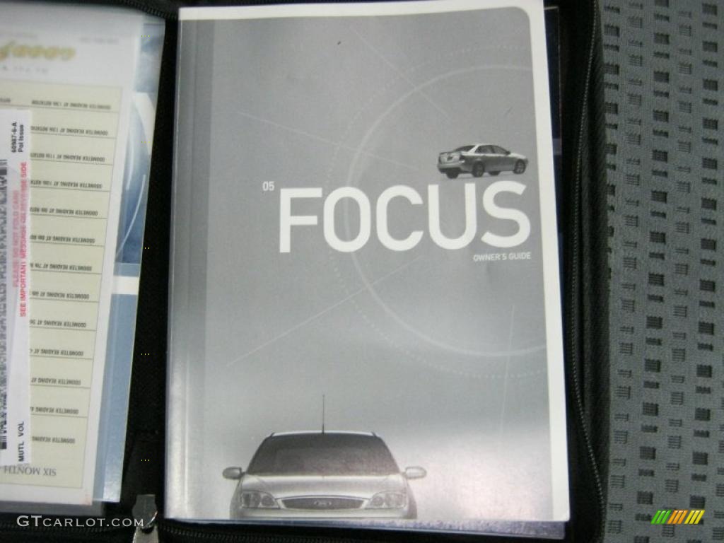 2005 Focus ZXW SES Wagon - CD Silver Metallic / Dark Flint/Light Flint photo #20