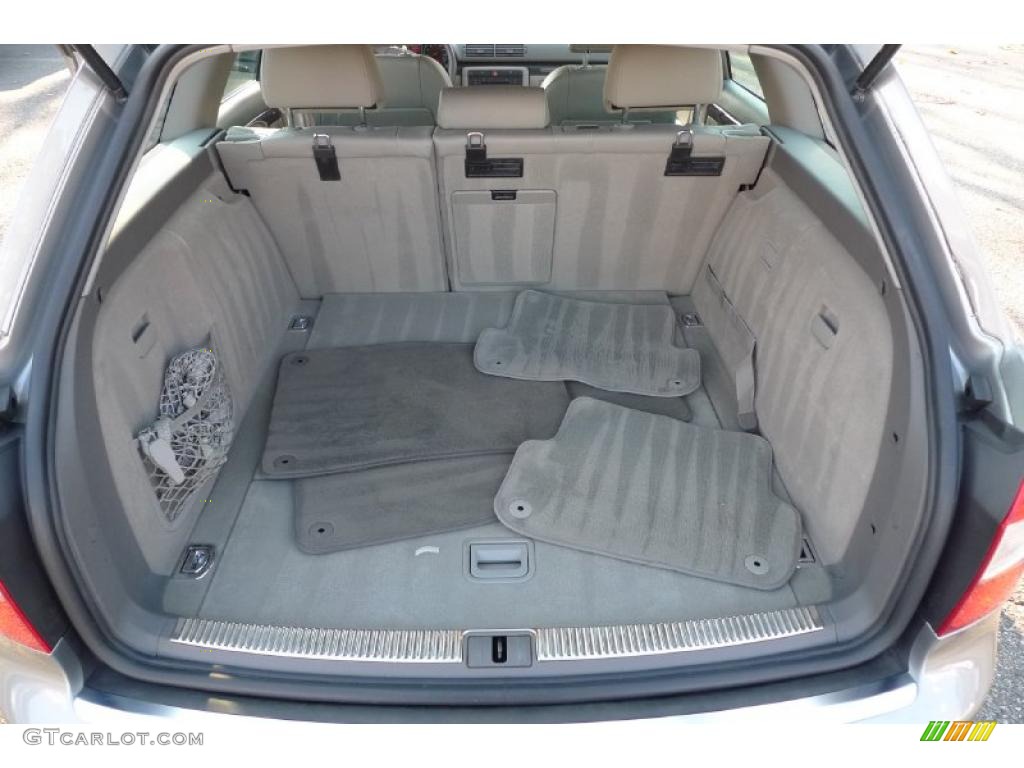 2005 Audi A4 1.8T quattro Avant Trunk Photos