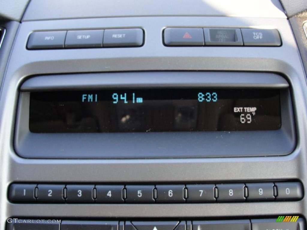 2011 Ford Taurus SE Controls Photo #40927178
