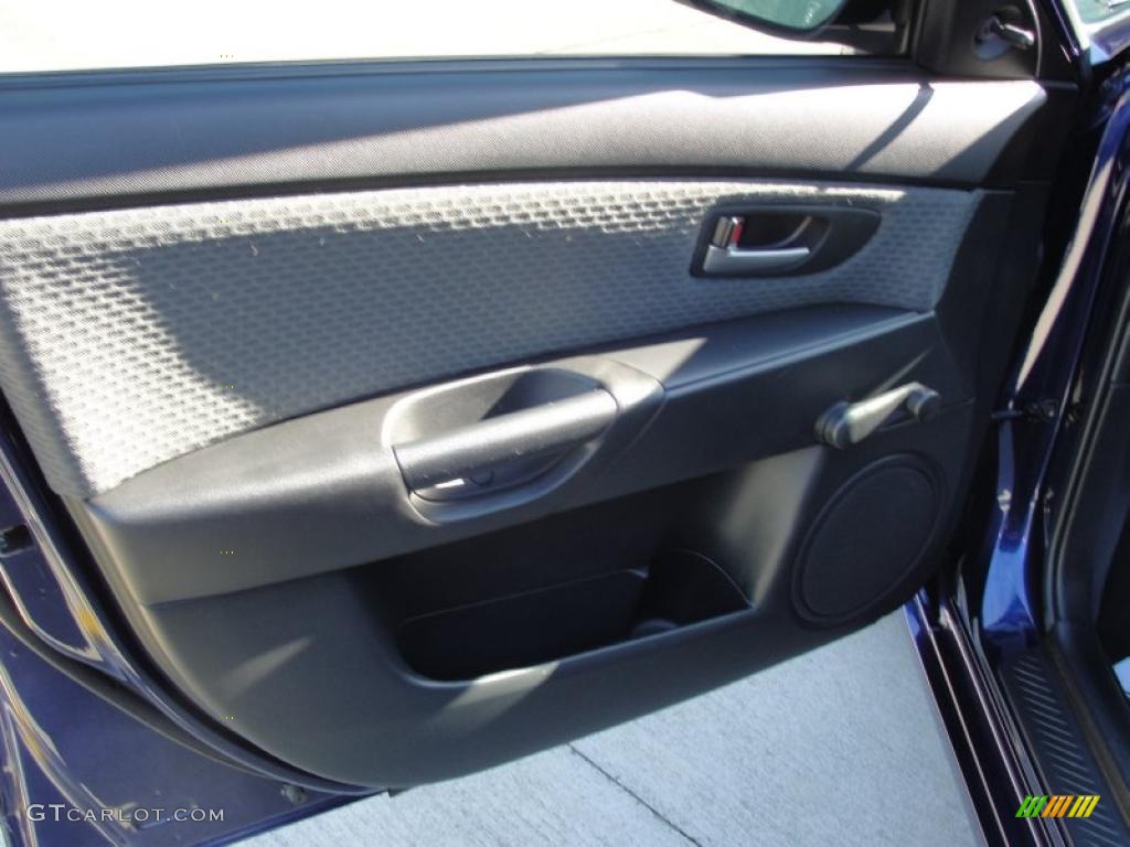 2006 MAZDA3 i Sedan - Strato Blue Mica / Black photo #30