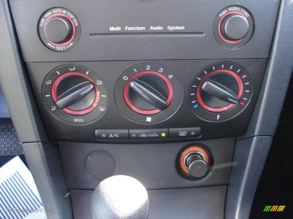 2006 MAZDA3 i Sedan - Strato Blue Mica / Black photo #36